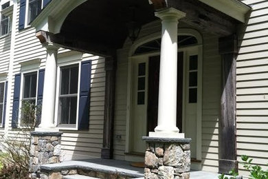 Example of a classic entryway design in New York