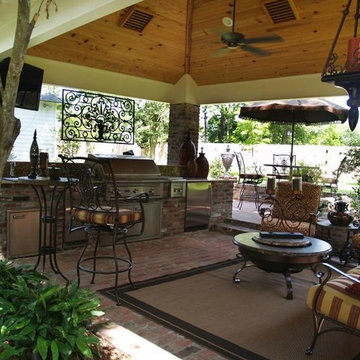 Outdoor Kitchens & Gazebos