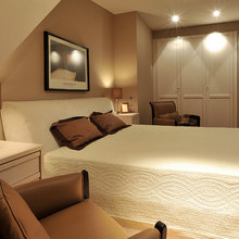 guest bedroom - like the white bedspread