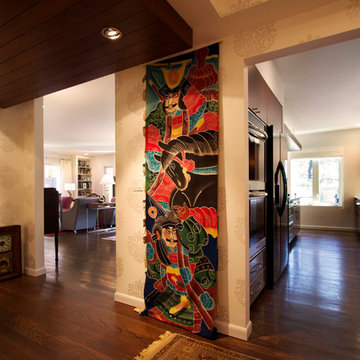 Foyer flows into Apartment