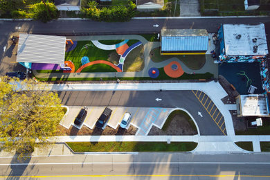 デトロイトにあるラグジュアリーな広いエクレクティックスタイルのおしゃれな住まいの写真