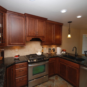 Maple Chestnut/Volga Blue Granite