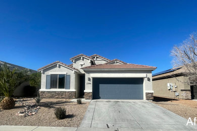 Exterior home idea in Phoenix