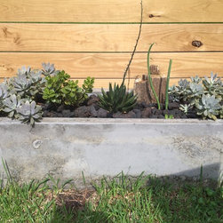 Precast concrete planters and table - Products