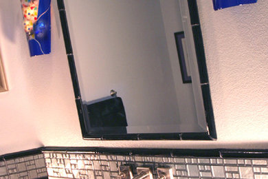 Example of a mid-sized transitional 3/4 bathroom design in Los Angeles with a vessel sink