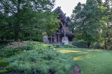 Photo of a rustic landscaping in Chicago.