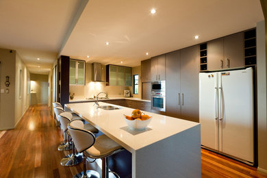 This is an example of a modern kitchen in Cairns.