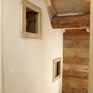 Le finestrine della camera dei bambini verso il vano scala