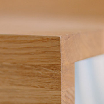 Treppe in Eiche mit Einbauschrank in Weiß Hochglanz