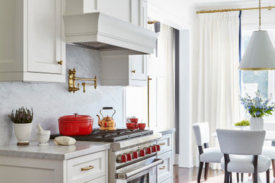Transitional kitchen photo in Toronto