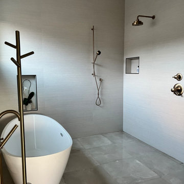 Clean open bath with gold flecks!