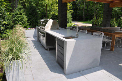 Inspiration for a contemporary patio remodel in Cleveland