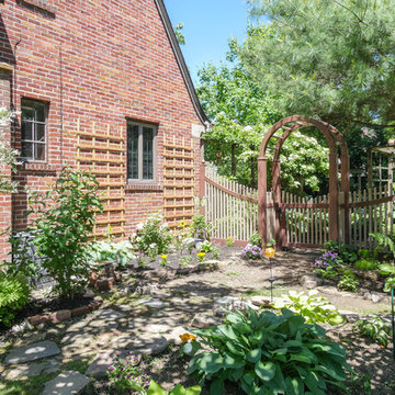 Amazing Brown and Adobe Curved PVC Vinyl Illusions Picket Fence