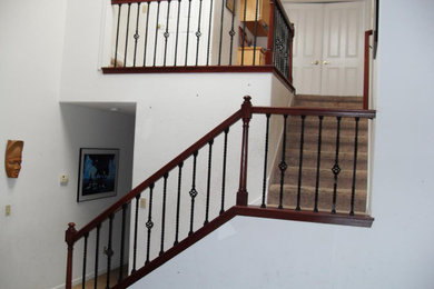 サクラメントにあるコンテンポラリースタイルのおしゃれな階段の写真