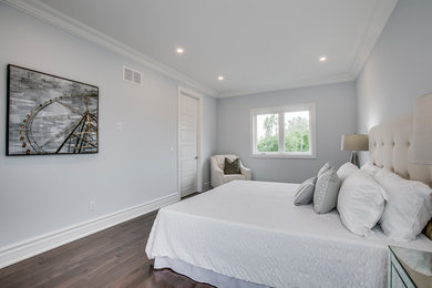 Bedroom photo in Toronto