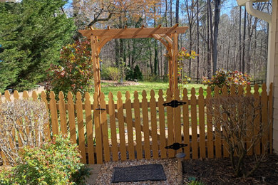 Photo of a traditional landscaping in Atlanta.
