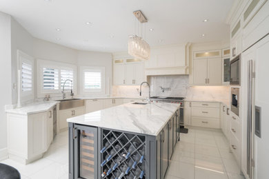 Transitional kitchen photo in Toronto
