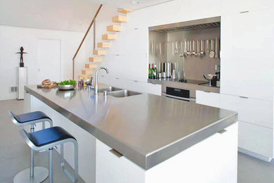 Example of a trendy kitchen design in Los Angeles