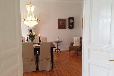 This is an example of a traditional dining room in Gothenburg.