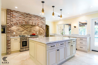 Kitchen - mediterranean kitchen idea in Los Angeles