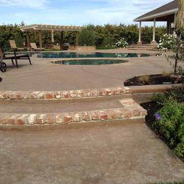 Lodi perimeter overflow pool