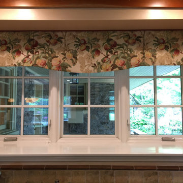 Shaped box pleated valance
