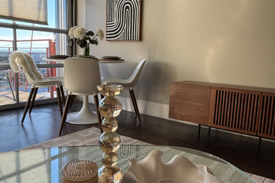 Dining room - modern dining room idea in Miami