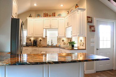 Example of a kitchen design in Austin