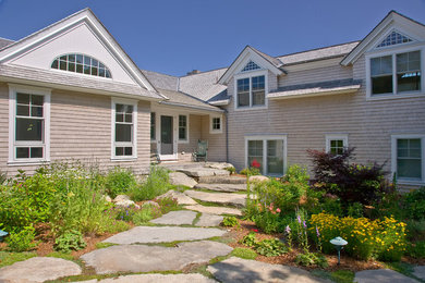 Transitional home design photo in Boston