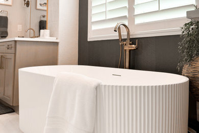 Bathroom - 1950s bathroom idea in Denver