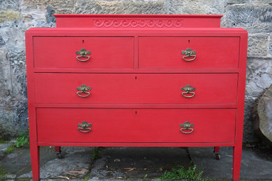 Vintage chest of drawers in Fusion Mineral PAint Fort York Red