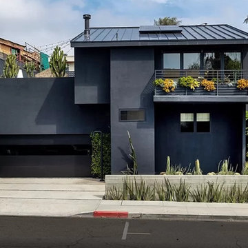 Stunning Contemporary California Home With Solar Panels
