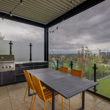 Fully Enclosed StruXure Pergola with Phantom Motorized Privacy Screens
