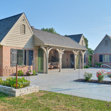 Complimentary Pool House