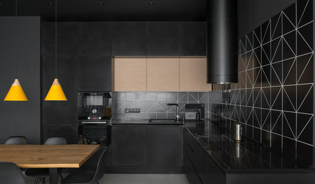 Houzz Tour: Sort køkken, hvid stue og farverige detaljer