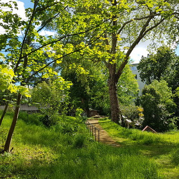 Vue sur la plaine et le sentier de la Petite Vallée du Parc