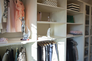 Inspiration for a mid-sized modern gender-neutral built-in closet remodel in Philadelphia