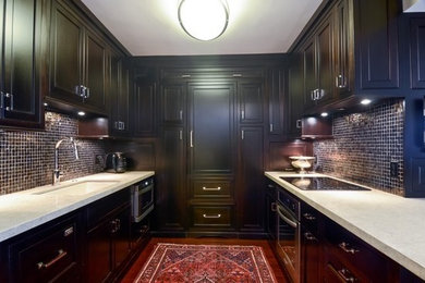 Kitchen - zen kitchen idea in Chicago