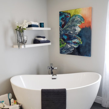 En Suite master bathroom with steam shower in Notre-Dame-de l'Île-Perrot