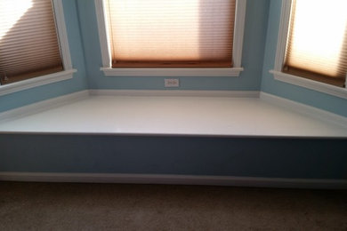 Window seat with fixed top