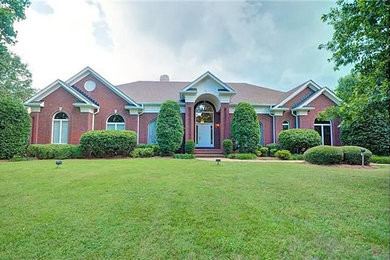 Inspiration for a timeless exterior home remodel in Nashville