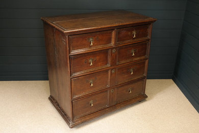 Attractive 18thC Oak Chest of drawers