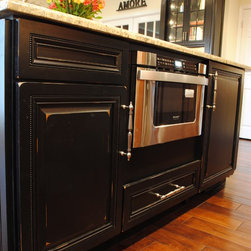 Detailed Traditional Kitchen - Kitchen Cabinetry