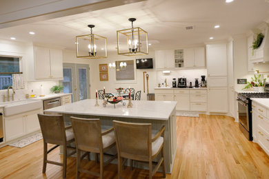Elegant kitchen photo in Nashville