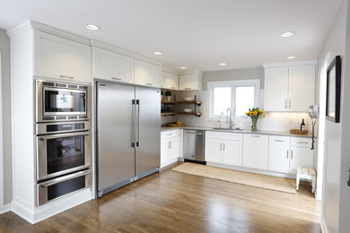 Kitchen photo in Cleveland