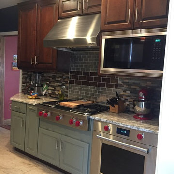 Schuler Cabinetry Georgetown door in maple, Seagrass sheer and gingersnap ebony