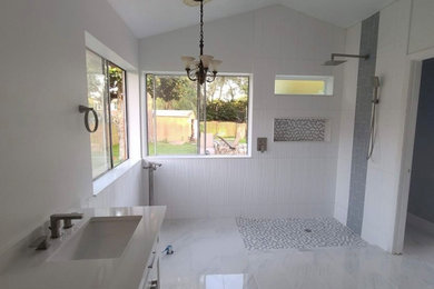 Example of a mid-sized bathroom design in Orlando