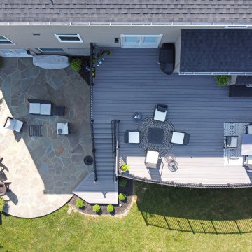 Azek Castlegate Decking, Black Keylink Railing, Post Cap and TT Riser Lights