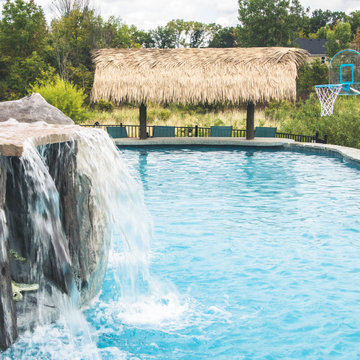 Innovation and Complexity in a Vinyl Liner Pool with Extreme Elevations