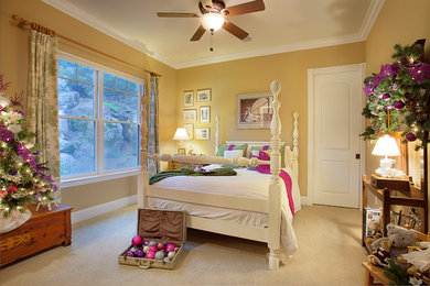 Bedroom - traditional bedroom idea in Sacramento